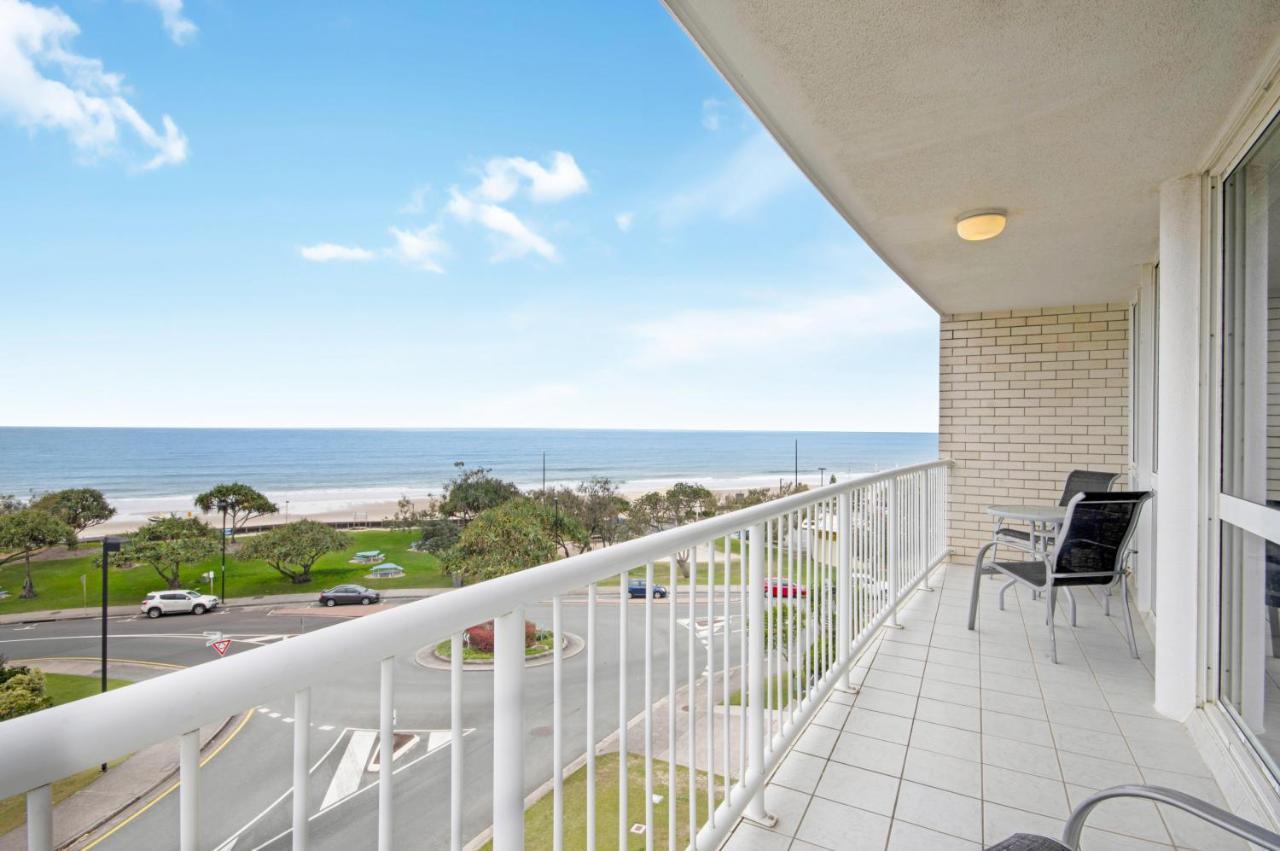 Capeview Apartments - Right On Kings Beach Калаундра Екстер'єр фото